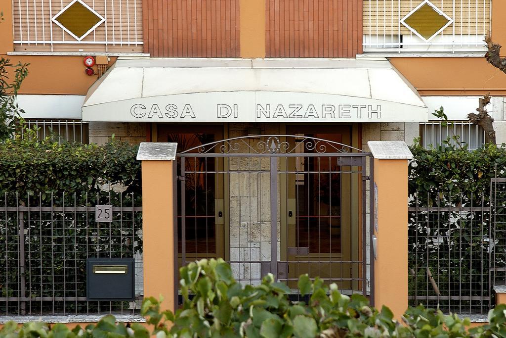 La Casa Di Nazareth Hotel Рим Екстериор снимка